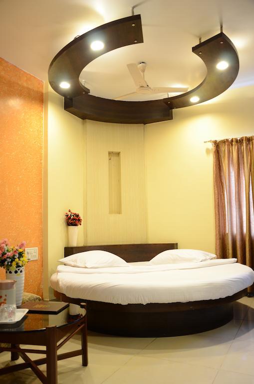 Hotel Sunny Mid-Town Mahabaleshwar Exterior photo